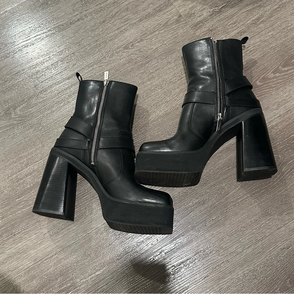 EUC Michael Kors Crosby Leather Moto Booties - Picture 5 of 8